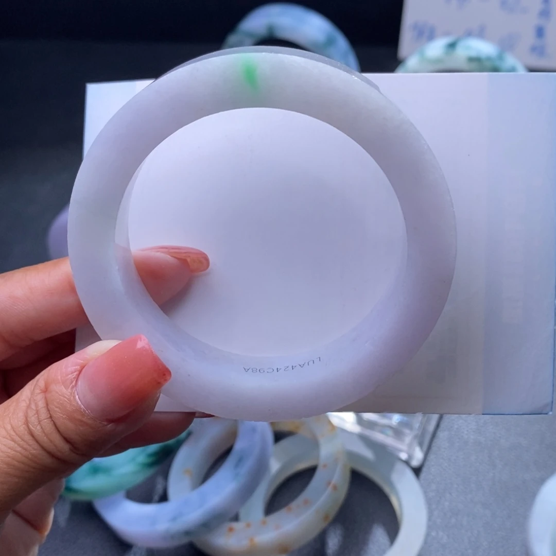 定制翡翠未镶嵌翡翠手镯