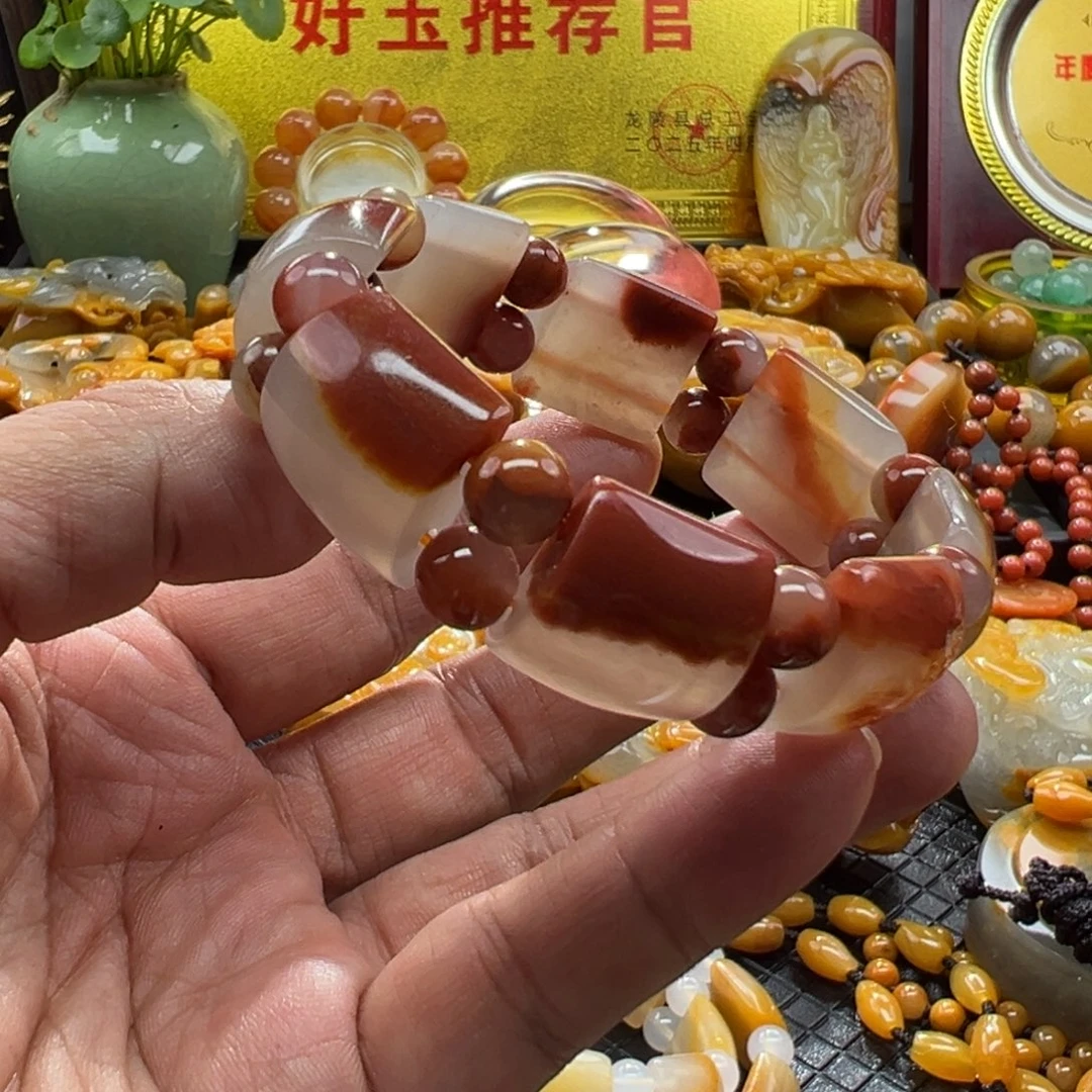 颈饰未镶嵌石英质玉
