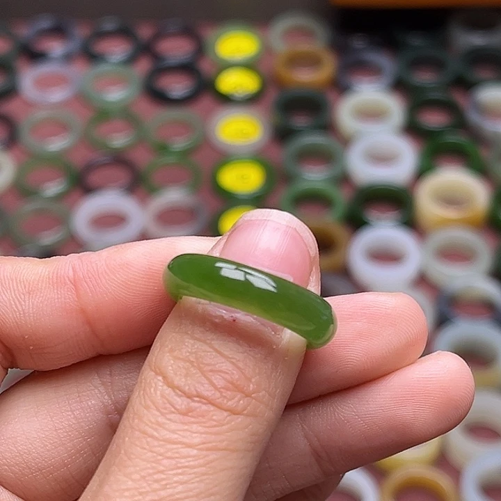 和田玉戒指未镶嵌14码冰底辣阳绿