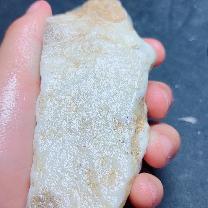 和田玉（糖玉）未镶嵌珠宝奇石