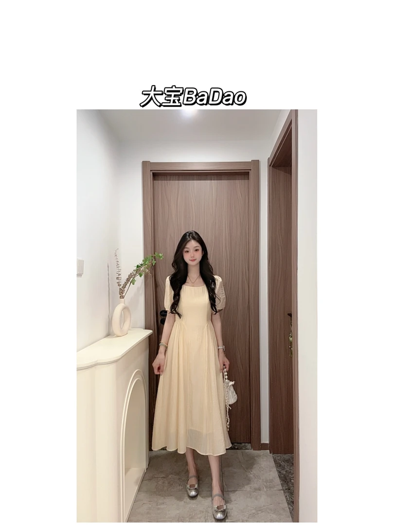 DA BAO 鎏光梦影方领小清新简约灵动俏皮时尚短袖连衣裙