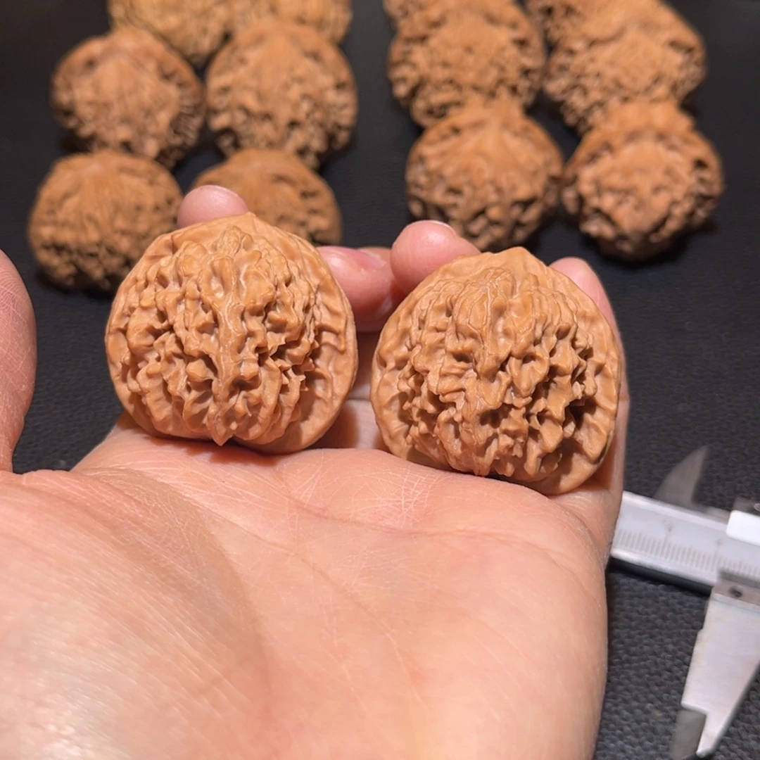 文玩核桃把件皇冠37+