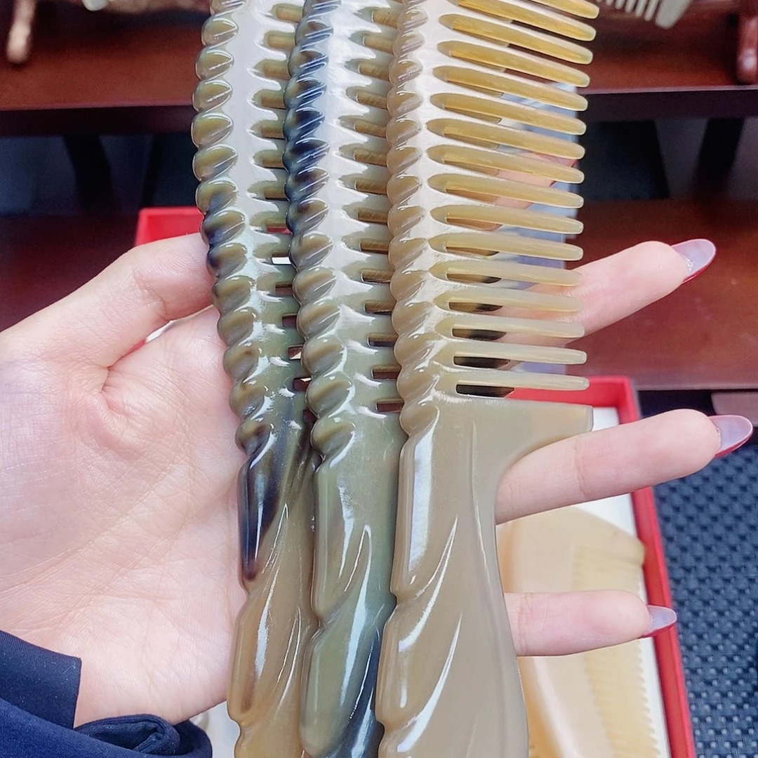 纯手工制作纯牛角梳子