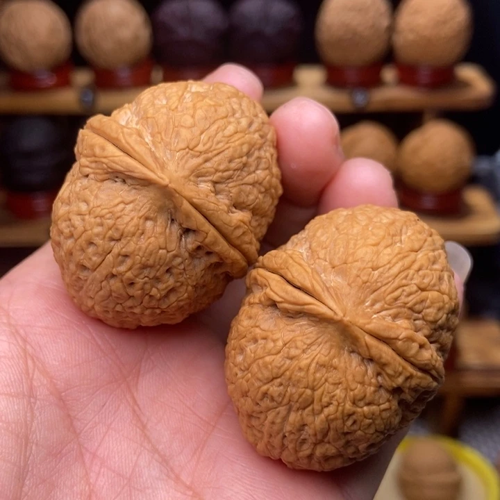 文玩核桃吊坠红狐元宝35