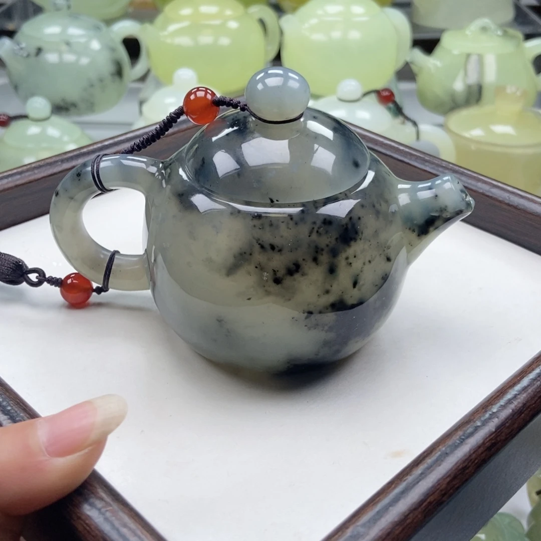 蛇纹石玉未镶嵌壶