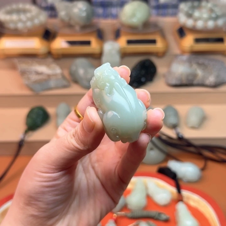 和田玉挂件未镶嵌且末蓝42克