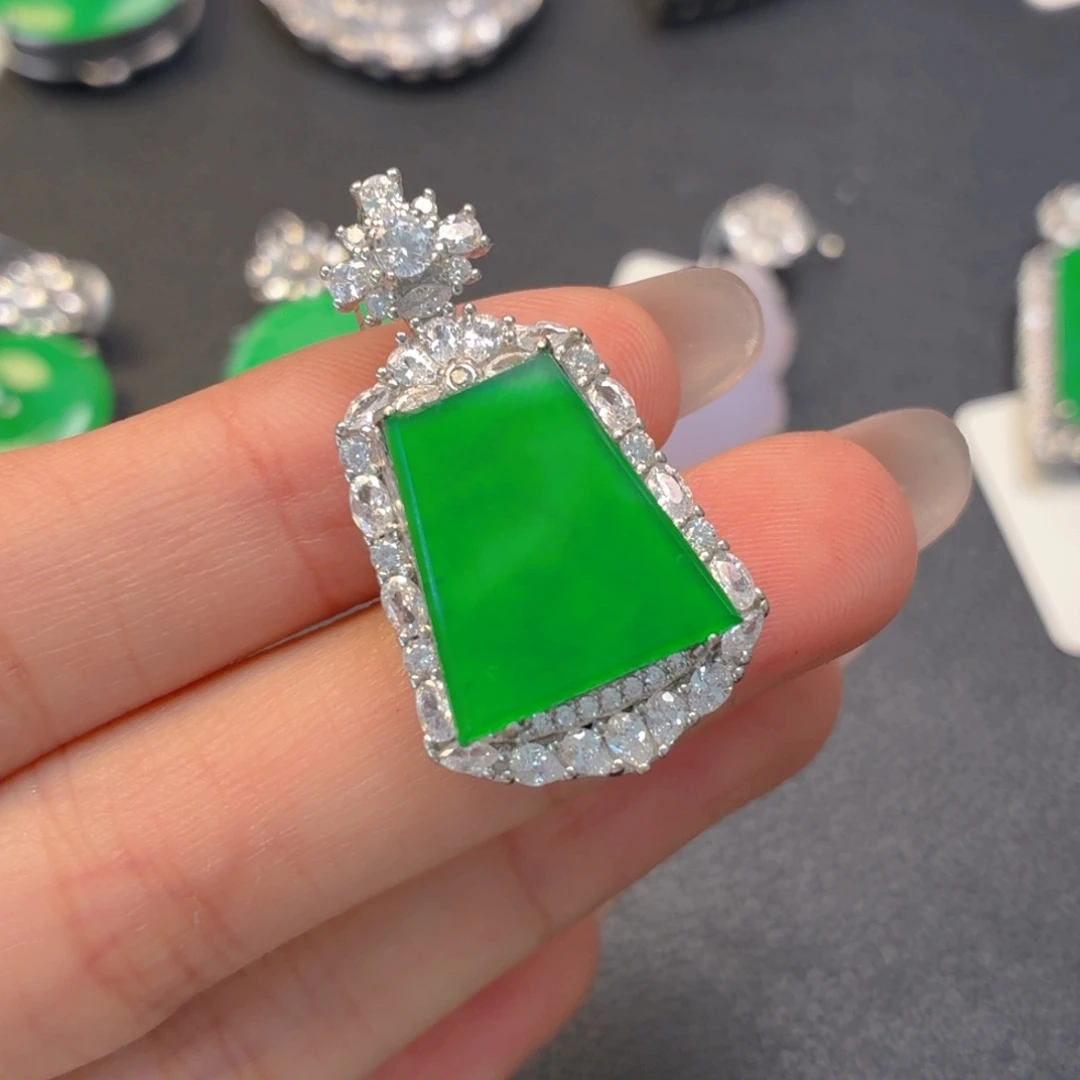 午***光翡翠银S925镶嵌颈饰