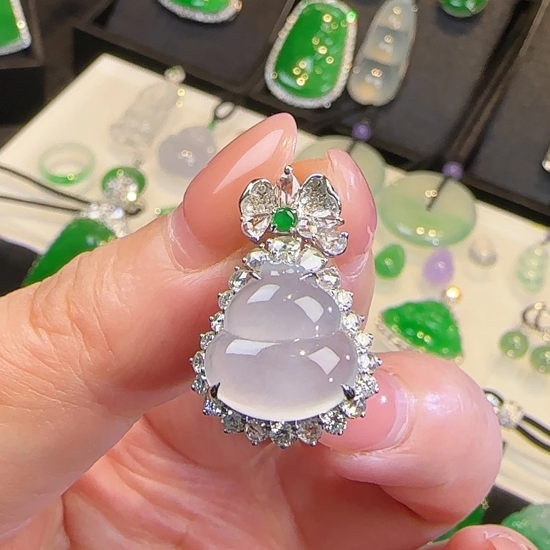 翡翠18K金镶嵌颈饰白冰葫芦吊坠