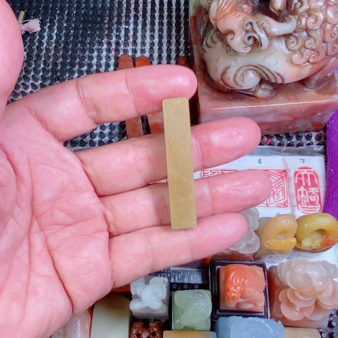油***叔印石寿山石我们可以看到这个