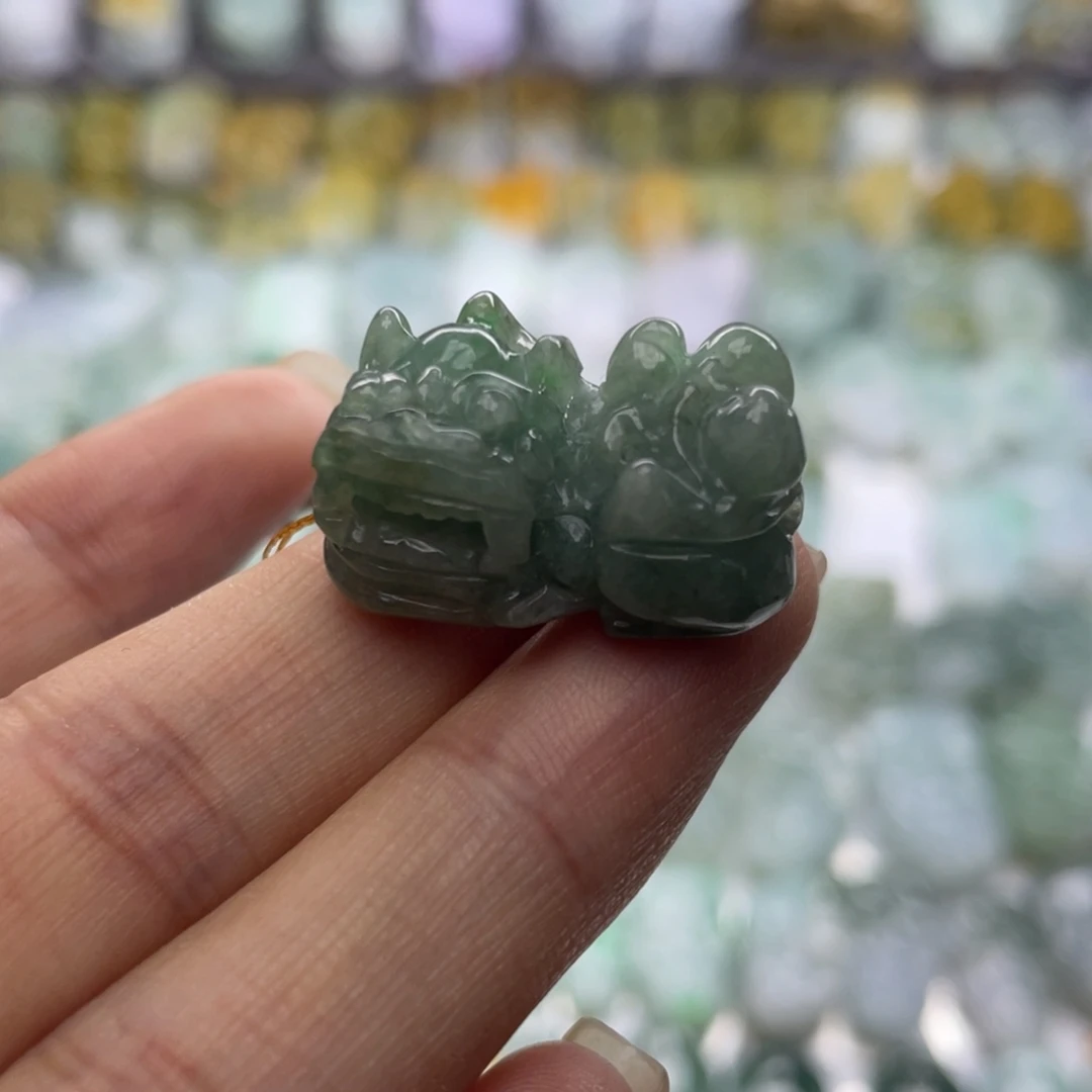 颈饰未镶嵌翡翠貔貅