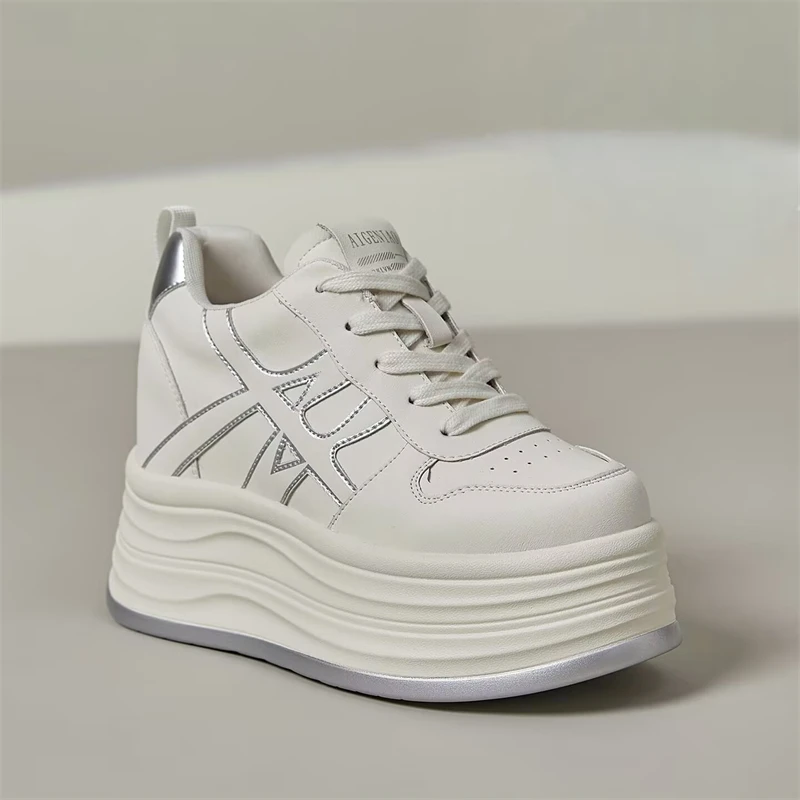 轻便小白鞋女2025年秋季新款皮面韩版板鞋9公分厚底内增高女鞋子