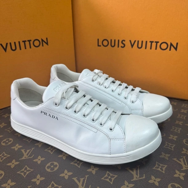 99新 Prada/普拉达 41.5码/纯皮面休闲小白鞋