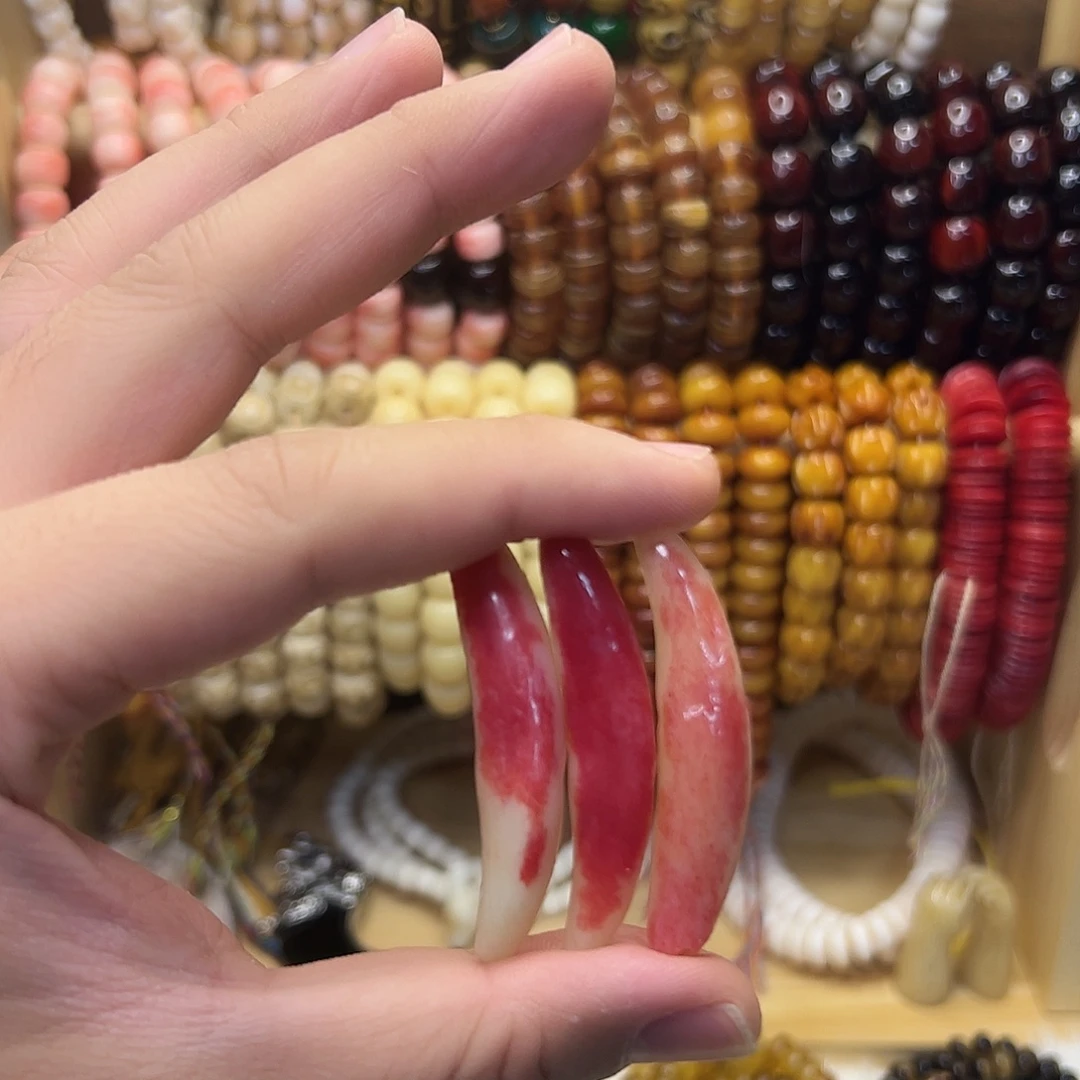 吊坠桃核驼牙半血把件