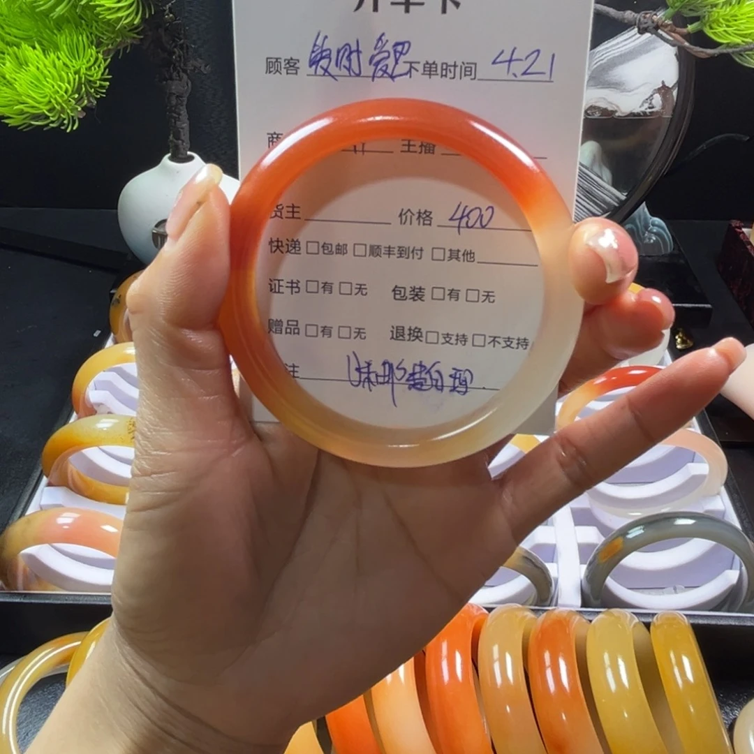 石英质玉手镯未镶嵌爱**己