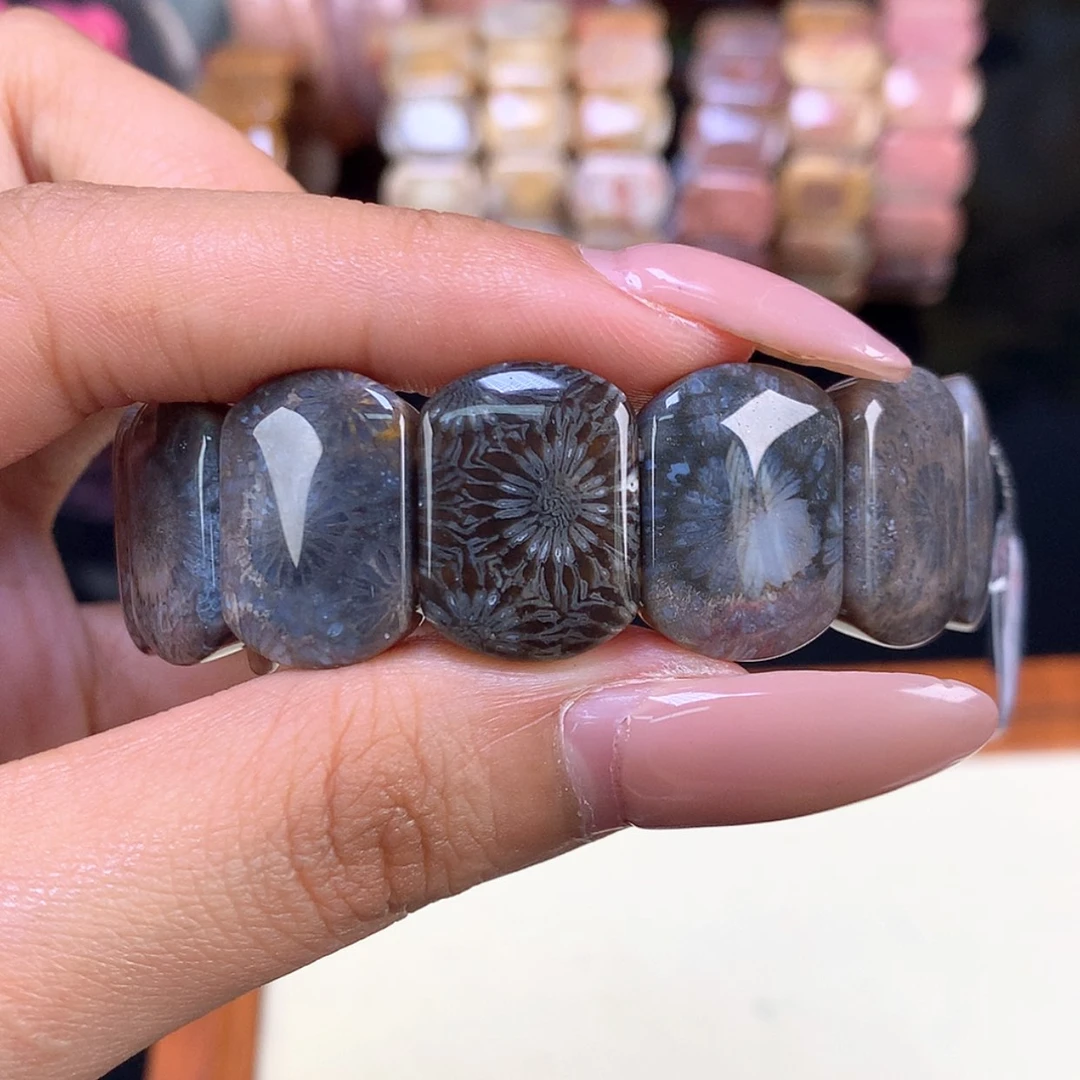 【闪购商品】颈饰未镶嵌硅化珊瑚（珊瑚玉）猫****城