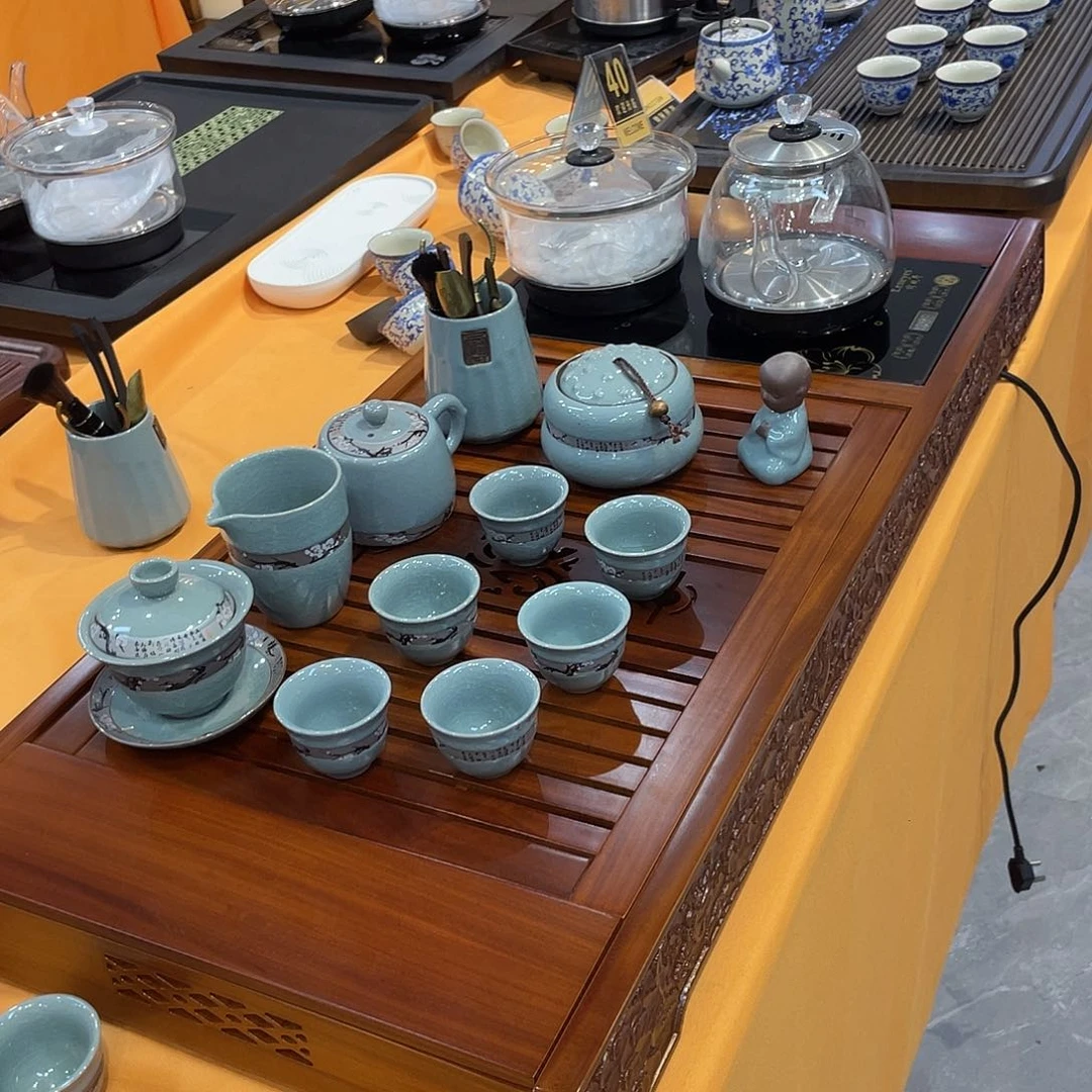 你就这样一直陪她吗她