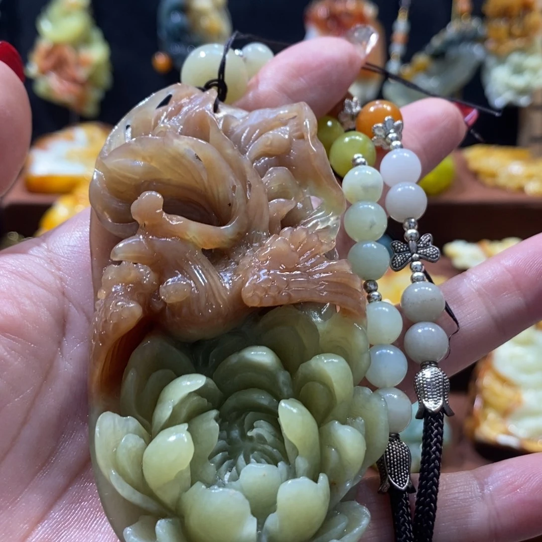 蛇纹石玉颈饰未镶嵌