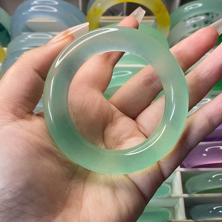 未镶嵌手镯石英岩玉