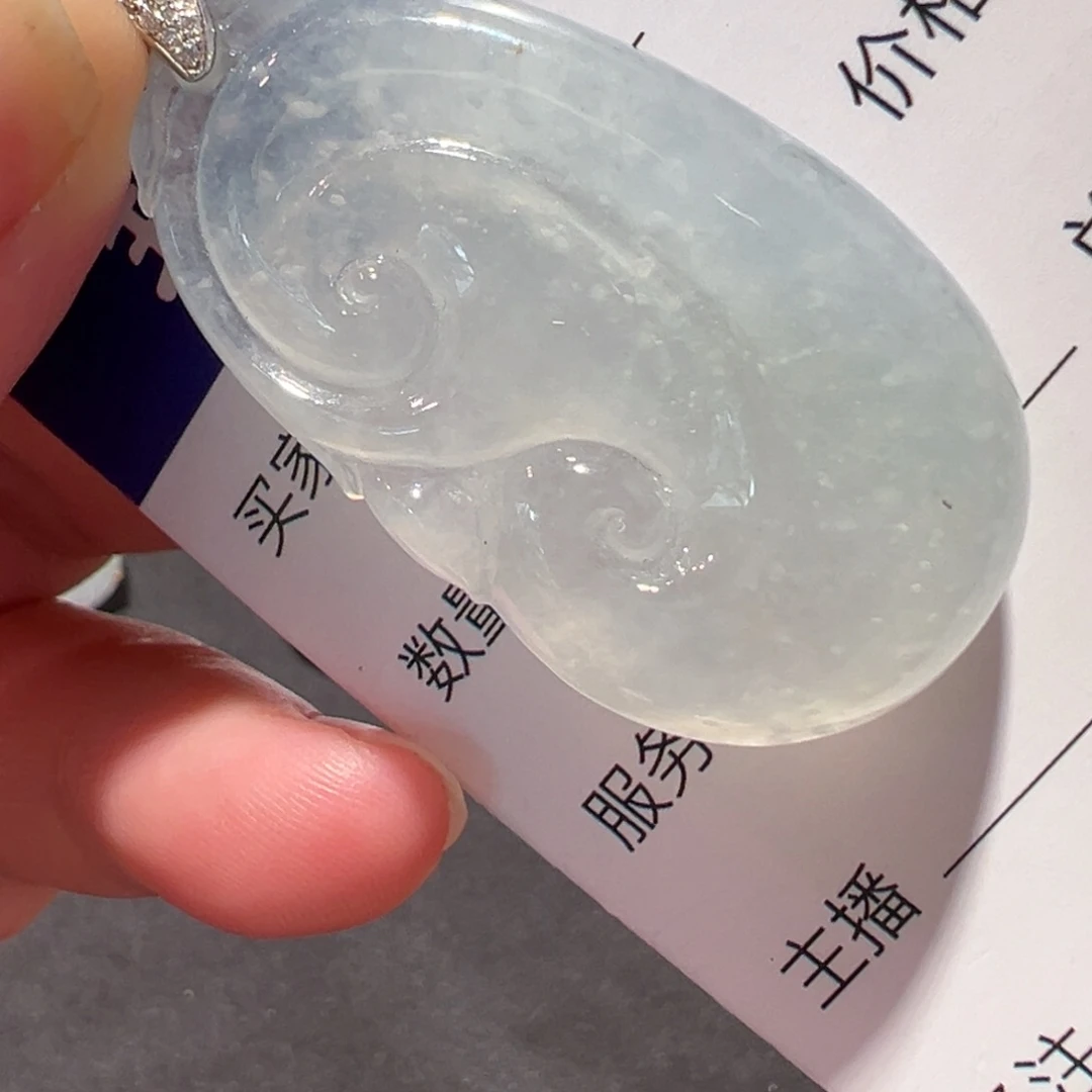 翡翠18K金镶嵌颈饰吊坠