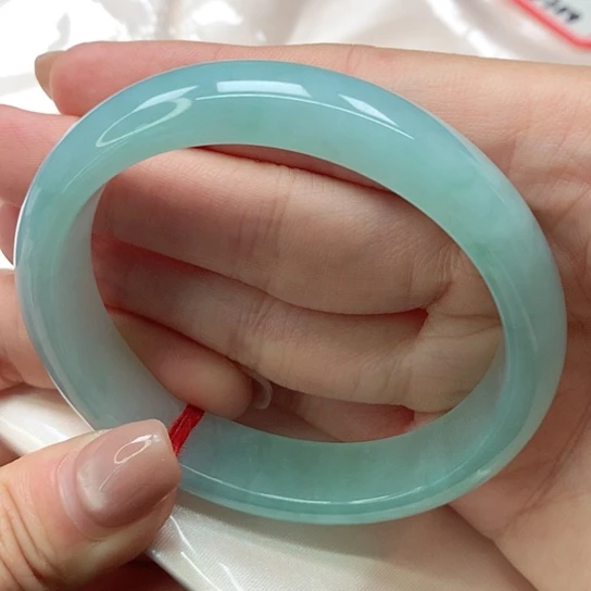 翡翠未镶嵌手镯56贵妃