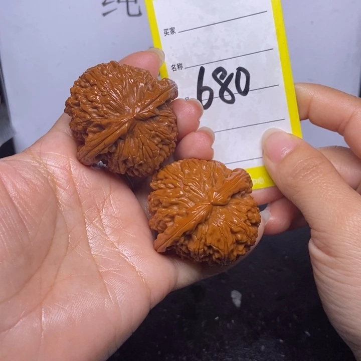 文玩核桃吊坠680/44闷白色差