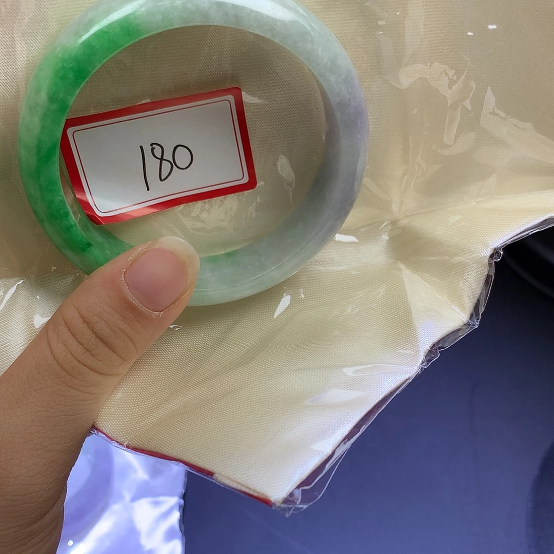 邓***_未镶嵌手镯翡翠180