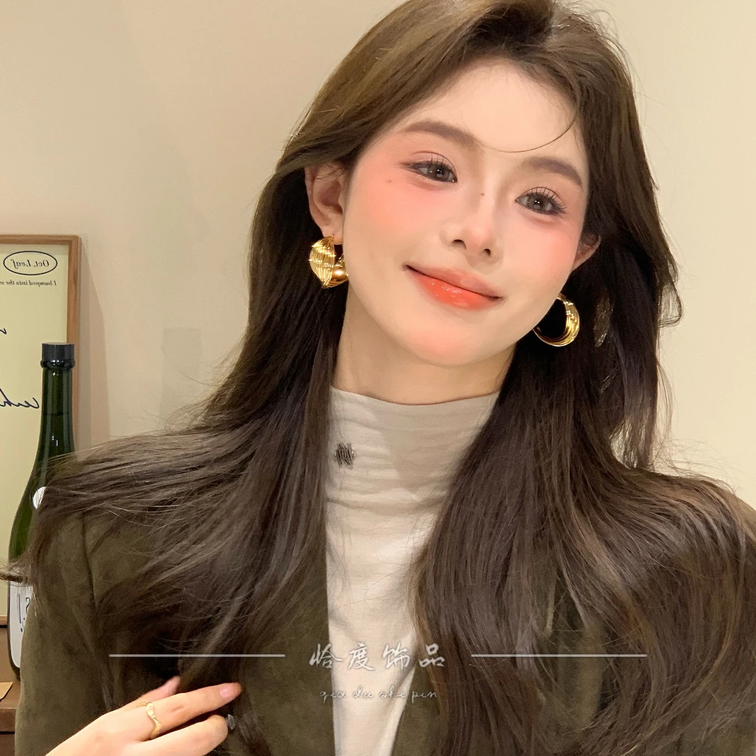 恰度|2025秋冬新款复古扭结金属麻花耳圈显瘦