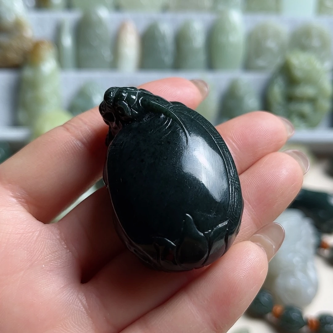 和田玉未镶嵌把件