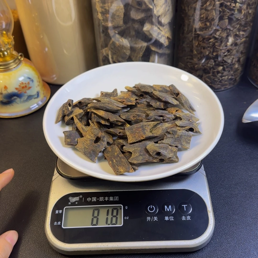 菩***子沉香沉香碎屑漏油王块料81克