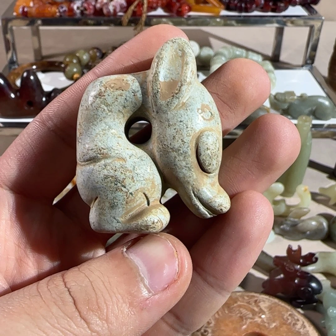 蛇纹石玉颈饰未镶嵌