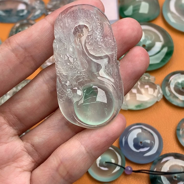 翡翠挂件未镶嵌….