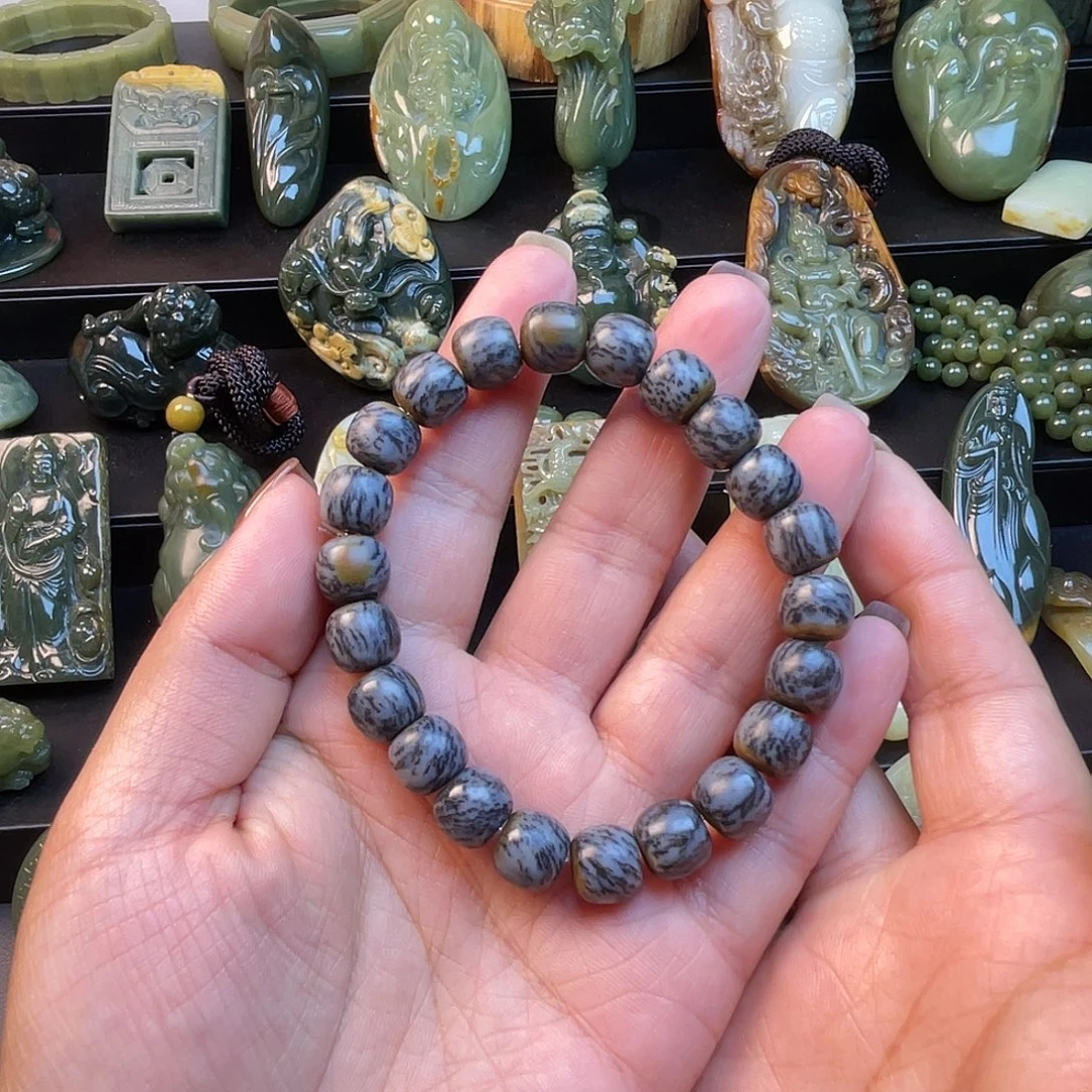 透闪石质玉未镶嵌挂件