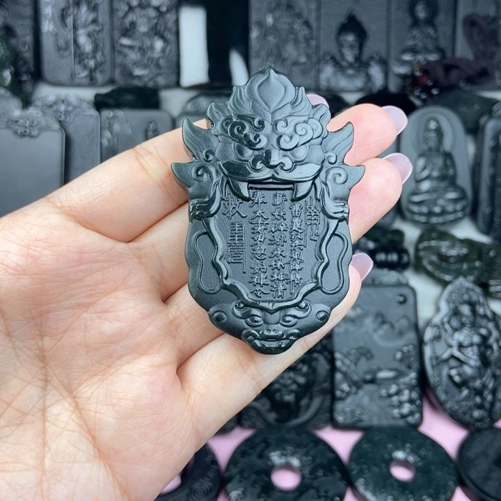 颈饰未镶嵌透闪石质玉