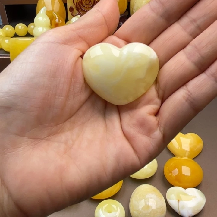 琥珀未镶嵌颈饰蜜蜡