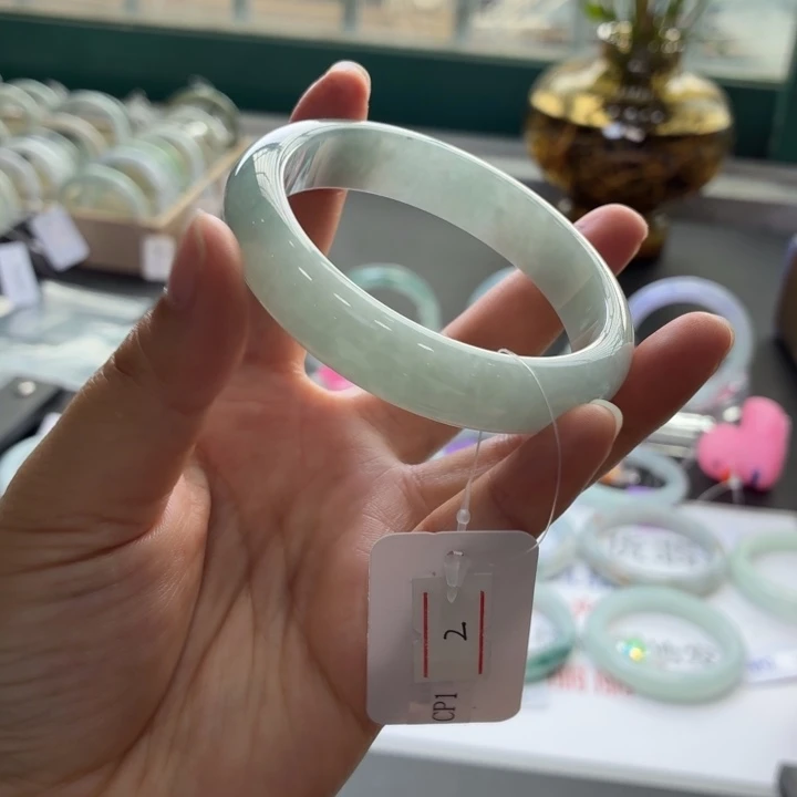 翡翠手镯未镶嵌缅甸a货翡翠手镯
