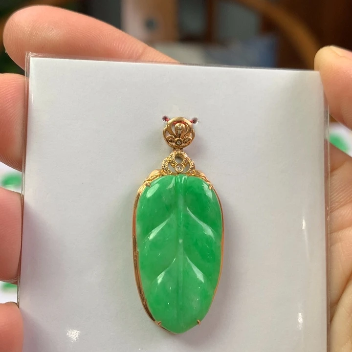翡翠18K金镶嵌颈饰翡翠翡翠吊坠