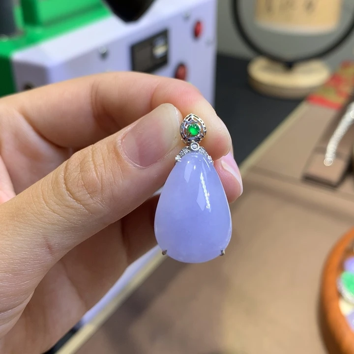 翡翠18K金镶嵌颈饰翡翠