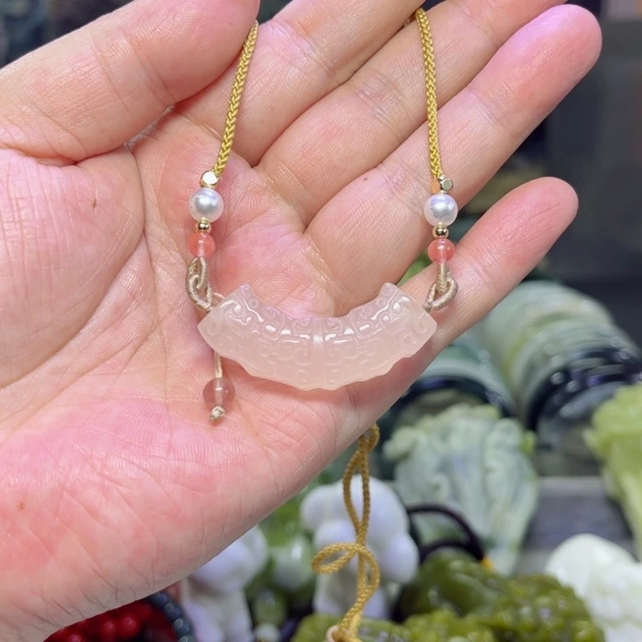 蛇纹石玉颈饰未镶嵌大****道