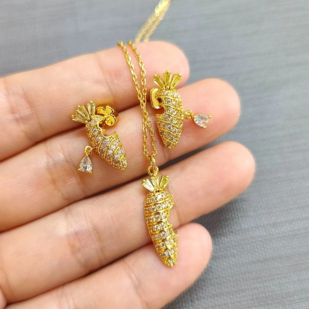 铜合金耳饰 时尚简约送女生闪耀满钻金色胡萝卜耳钉耳环项链组合