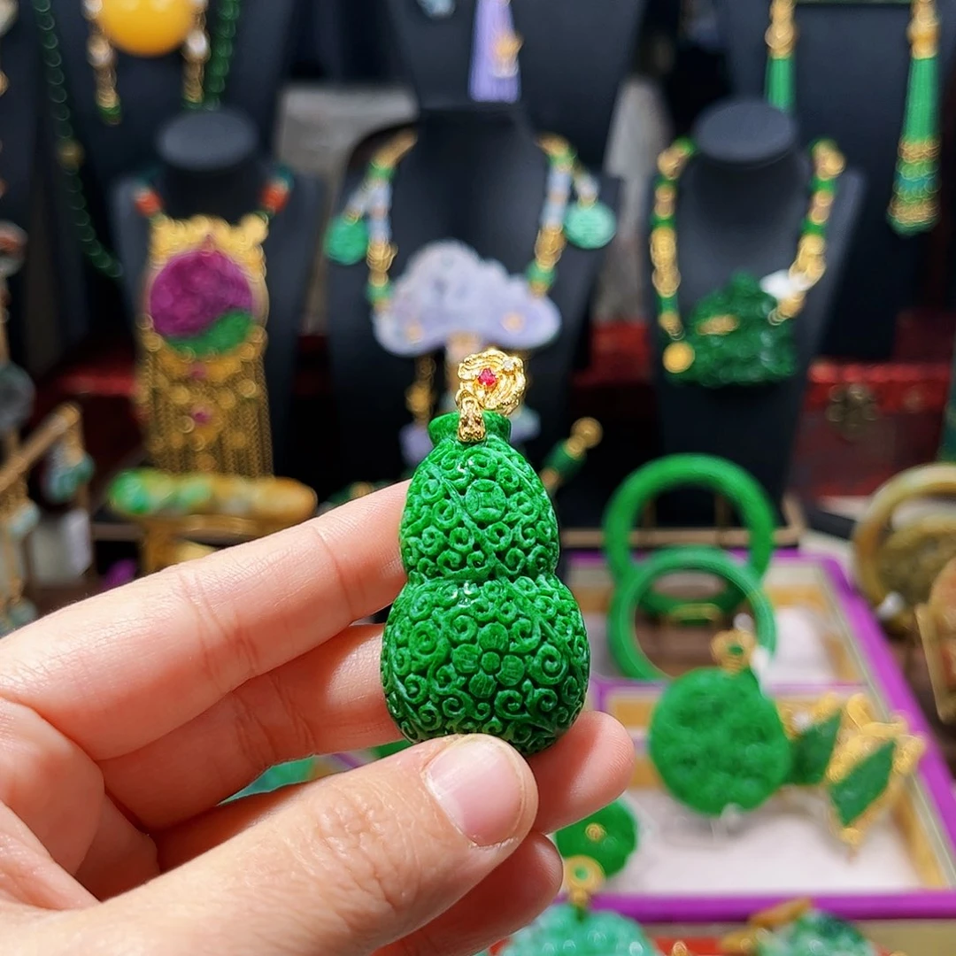【闪购商品】翡翠吊坠(赠链)未镶嵌福利