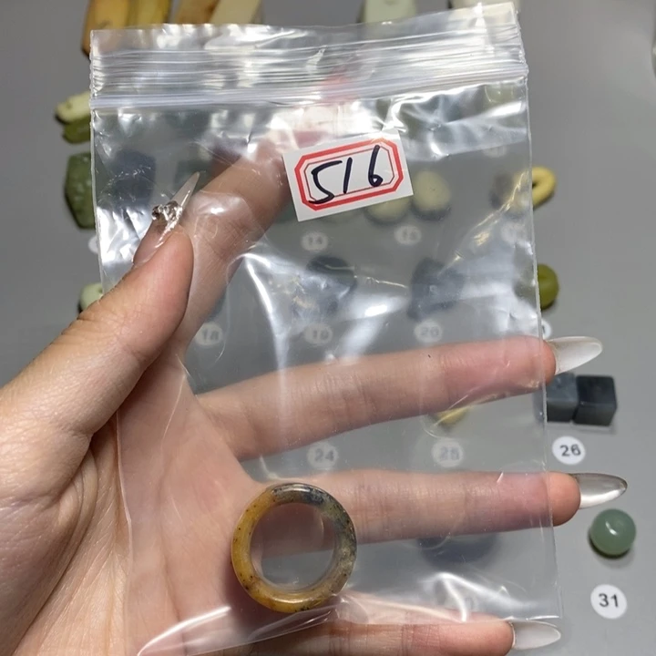 岫岩河磨玉（透闪石质玉）颈饰未镶嵌须**物