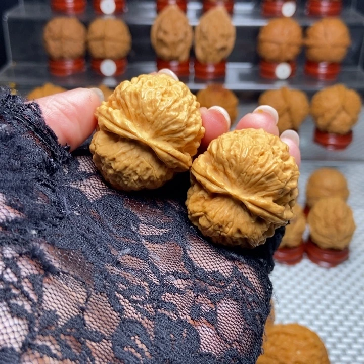 文玩核桃把件16麒麟王