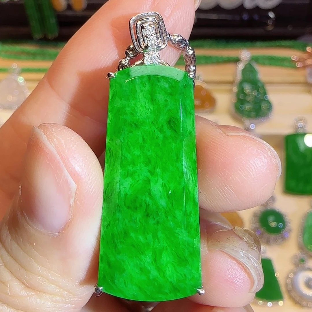 翡翠吊坠(不含链)18K金镶嵌