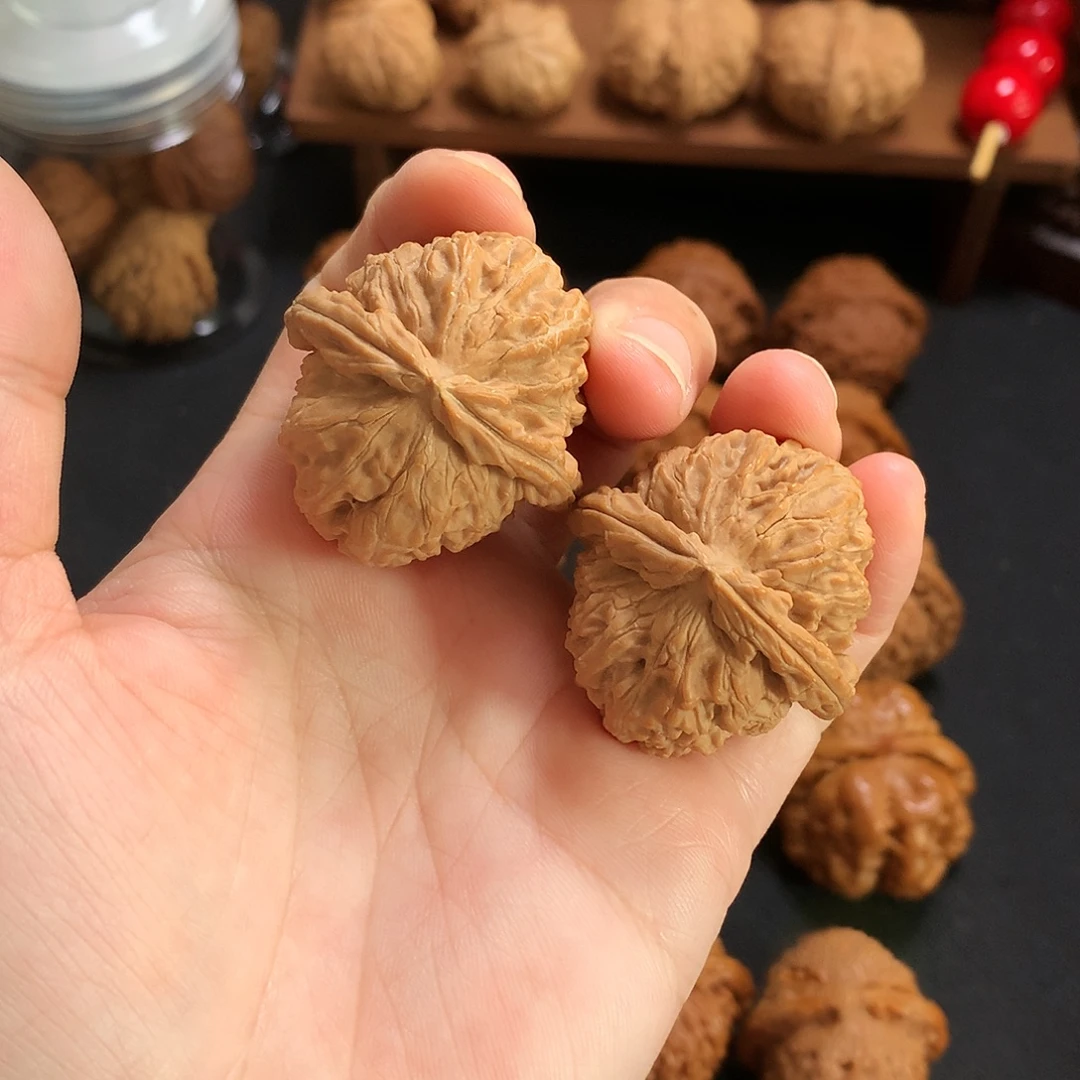 吴***正把件文玩核桃三角白37