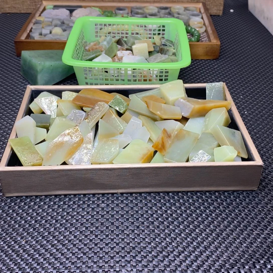 和田玉（糖玉）未镶嵌珠宝半成品依*
