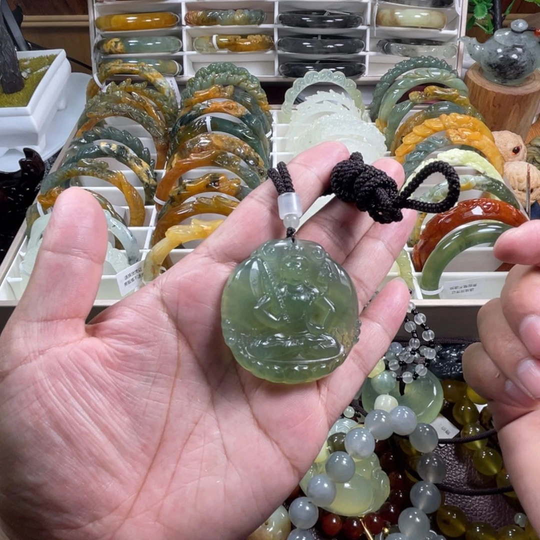 未镶嵌蛇纹石玉颈饰
