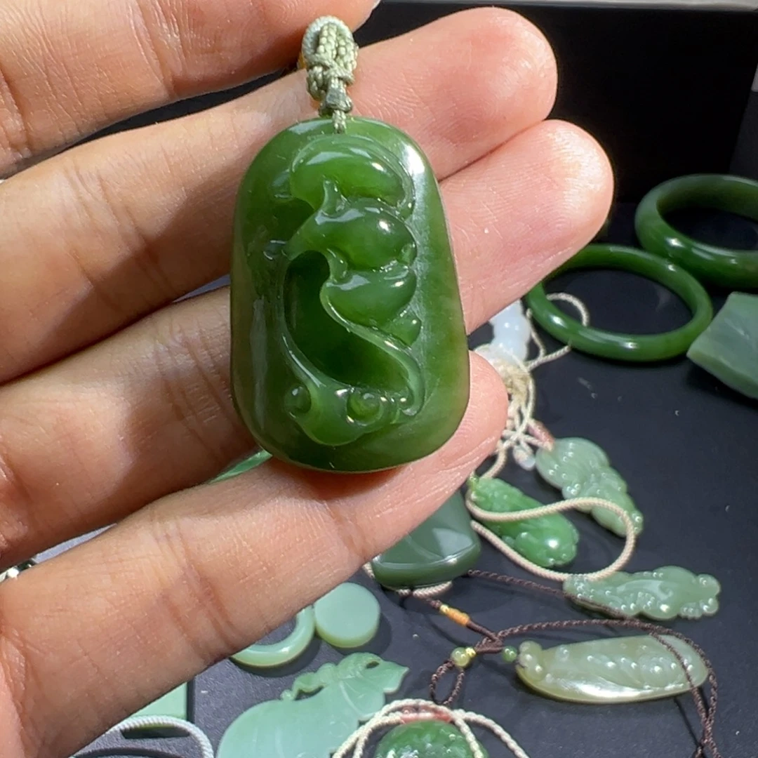 师***方和田玉未镶嵌珠宝奇石