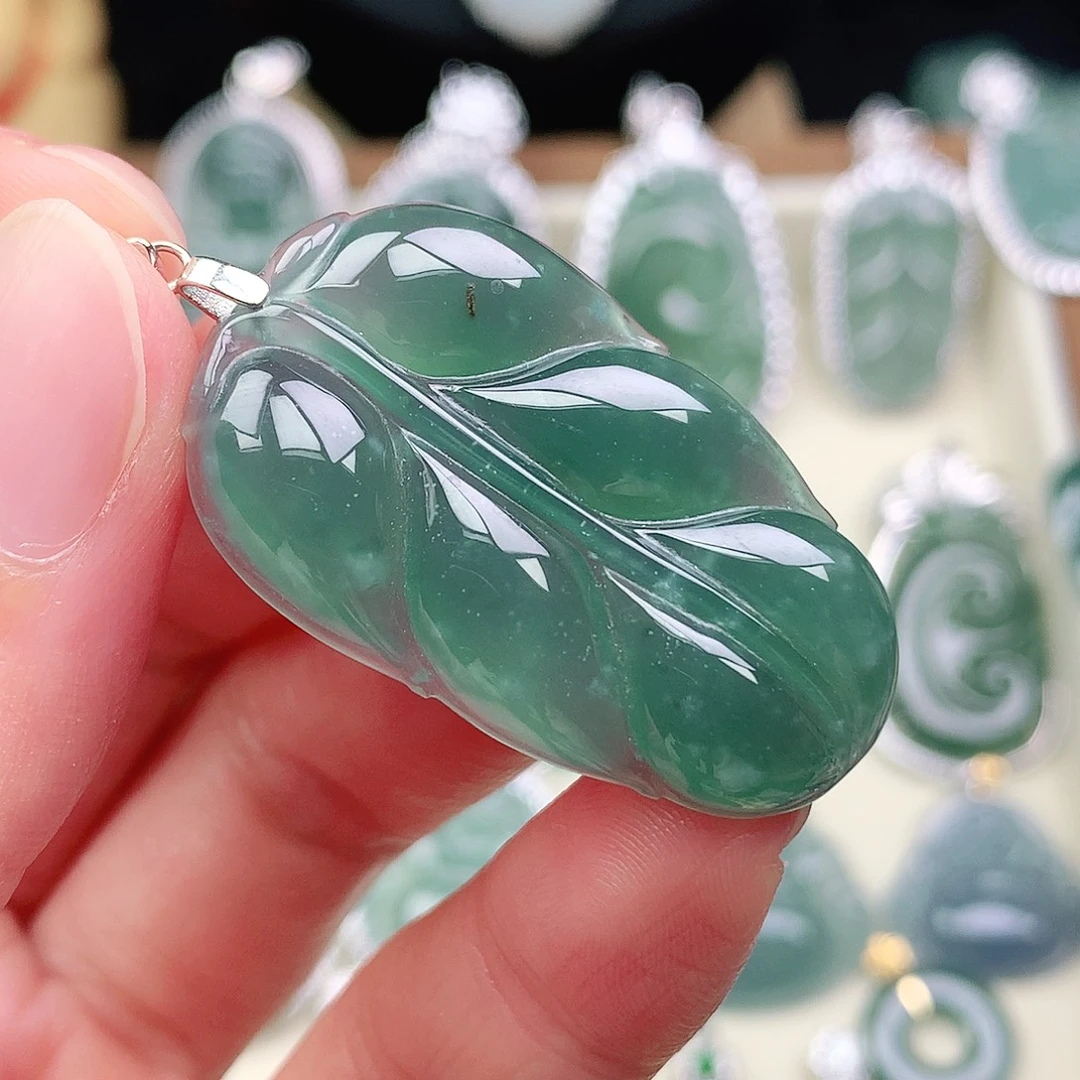 翡翠未镶嵌颈饰吊坠