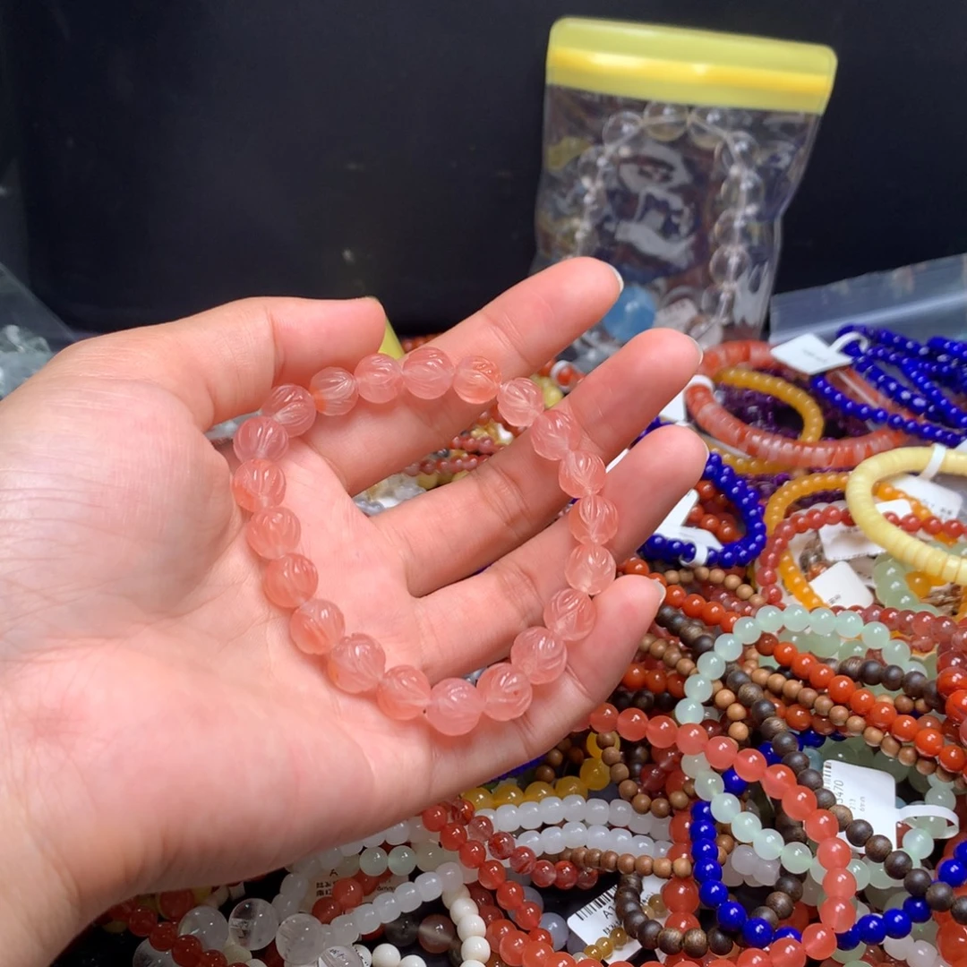 芮***西南红玛瑙合金手链