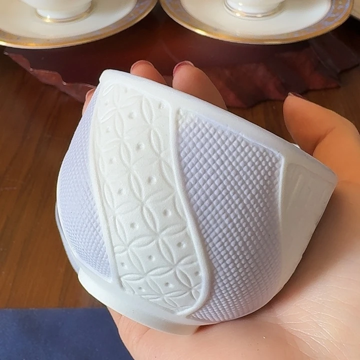 CAA3722紫色浮雕小杯